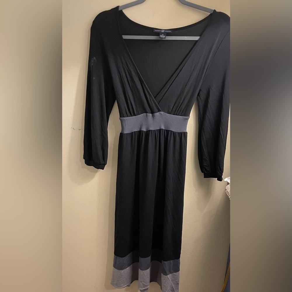 GAP Black and Gray Cocktail Sheath Dress with V-Neck Bishop Sleeves